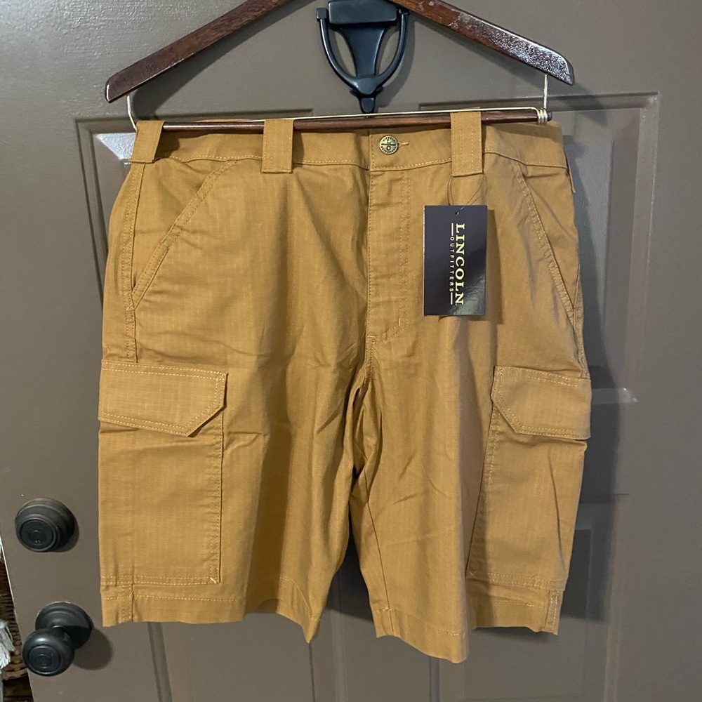 Lincoln Outfitters men’s cargo shorts